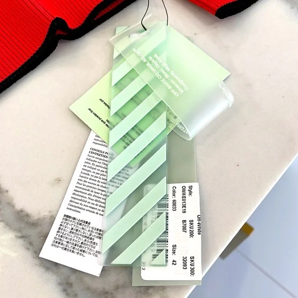 Off-White Swans Sweater - Picture 3 of 8